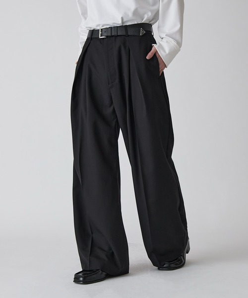 Lui's（ルイス）の「【Neucon】CROSS TUCK CENTER PRESS WIDE SLACKS  / クロスタックセンタープレスワイドスラックス / セットアップ対応（スラックス・メンズ・グレー/ブラック・1/2）」の10枚目の写真