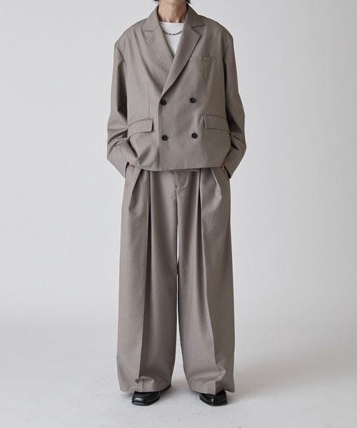 Lui's（ルイス）の「【Neucon】CROSS TUCK CENTER PRESS WIDE SLACKS  / クロスタックセンタープレスワイドスラックス / セットアップ対応（スラックス・メンズ・グレー/ブラック・1/2）」の21枚目の写真