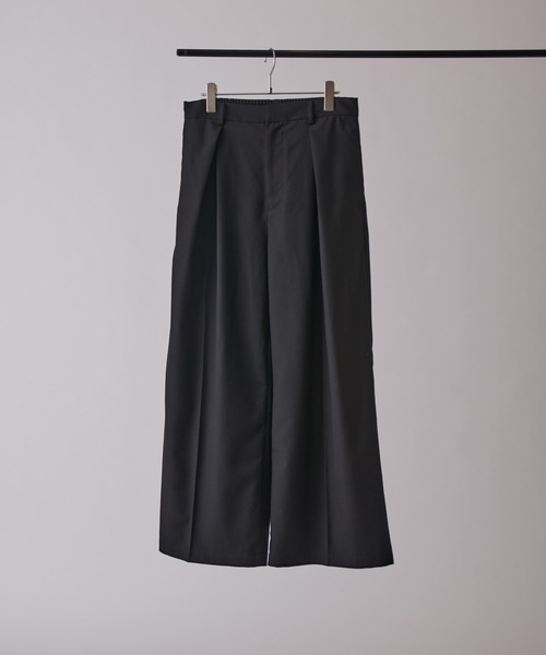 Lui's(ルイス)の「【Neucon/ニューコン】CROSS TUCK CENTER PRESS WIDE SLACKS / クロスタックセンタープレスワイドスラックス(スラックス・メンズ・グレー/ブラック・1/2)」の21枚目の写真