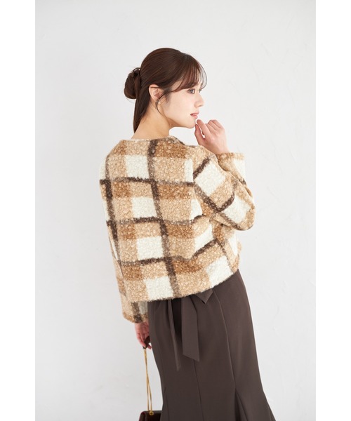 tocco closet（トッコ　クローゼット）の「【ZOZO限定】チェックボアノーカラーショートコート（ノーカラーコート・レディース・グレー/ピンク/モカ・M）」の17枚目の写真