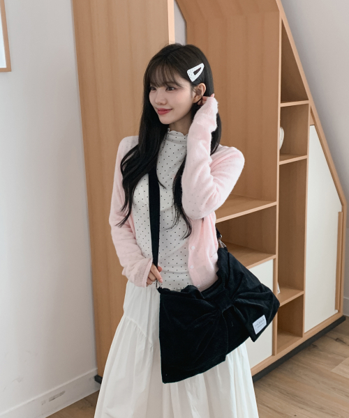 ATIL STUDIO（アチルスタジオ）の「コーデュロイデュイリボンホーボーショルダー＆クロスバッグ _ [ブラック]（ショルダーバッグ・レディース・その他・FREE）」の5枚目の写真