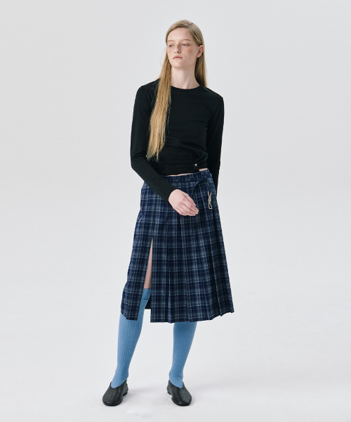 WNDERKAMMER(ブンダーカンマー)の「25プリーツスカート_ネイビー(スカート・レディース・その他・S/M)」の1枚目の写真