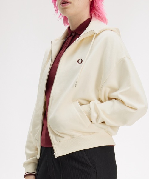 FRED PERRY(フレッドペリー)の「Tipped Hooded Sweatshirt/ティップラインフードスウェットシャツ(スウェット・レディース・ベージュ/ブラック・10)」の2枚目の写真