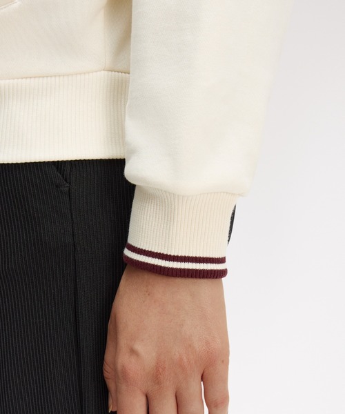 FRED PERRY(フレッドペリー)の「Tipped Hooded Sweatshirt/ティップラインフードスウェットシャツ(スウェット・レディース・ベージュ/ブラック・10)」の6枚目の写真