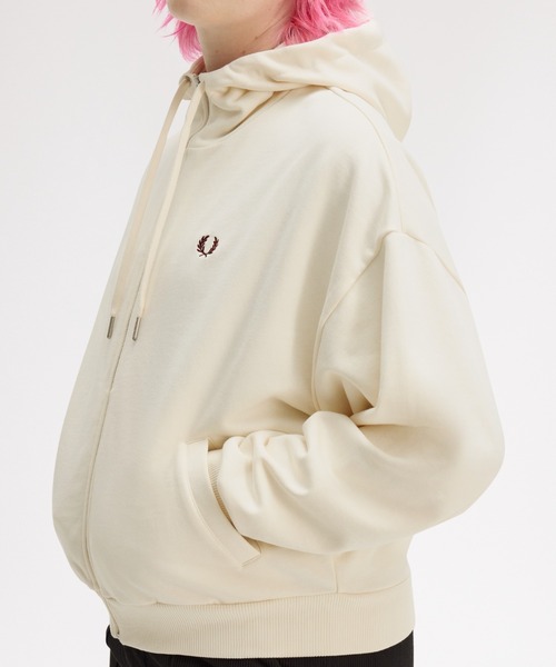 FRED PERRY(フレッドペリー)の「Tipped Hooded Sweatshirt/ティップラインフードスウェットシャツ(スウェット・レディース・ベージュ/ブラック・10)」の4枚目の写真