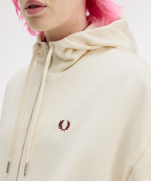 FRED PERRY(フレッドペリー)の「Tipped Hooded Sweatshirt/ティップラインフードスウェットシャツ(スウェット・レディース・ベージュ/ブラック・10)」の5枚目の写真