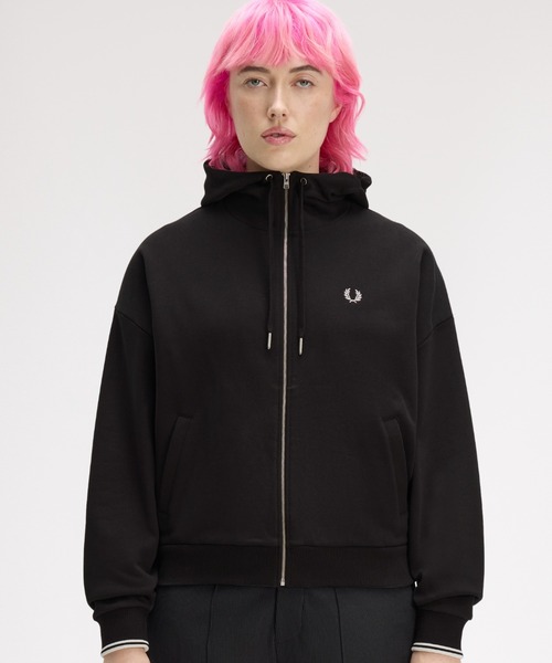 FRED PERRY(フレッドペリー)の「Tipped Hooded Sweatshirt/ティップラインフードスウェットシャツ(スウェット・レディース・ベージュ/ブラック・10)」の15枚目の写真