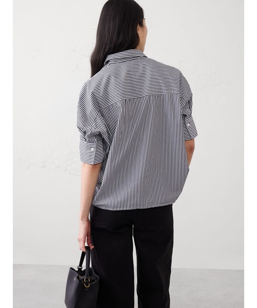 BANANA REPUBLIC FACTORY STORE(バナナリパブリック ファクトリーストア)の「BANANA REPUBLIC FACTORY STORE 日本限定 ドレーピー カラード プルオーバー ポプリンシャツ(シャツ/ブラウス・レディース・ホワイト/ホワイト×ネイビー・L/M/S/XS)」の4枚目の写真
