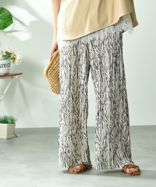 INTERPLANET(インタープラネット)の「カットスムースプリーツパンツ(その他パンツ・レディース・グリーン/ブラック系その他・FREE)」の1枚目の写真