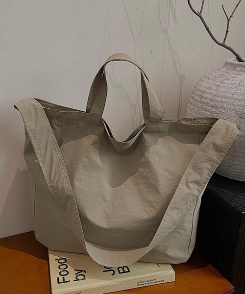 VIBGYOR(ヴィブジョー)の「urbanfemine./大人カジュアル 大容量 軽量 2way ショルダーバッグ U7603(ショルダーバッグ・レディース・パープル/カーキ/ブラック/イエロー・FREE)」の3枚目の写真