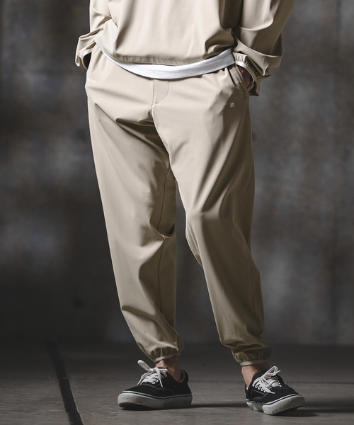GLIMCLAP（グリムクラップ）の「mp14559-Airy Smooth Fabric Relaxed Fit Joggers ジョガーパンツ(201-029-gls-cg)（その他パンツ・メンズ・ブラック/ベージュ/チャコール・L/M/S）」の3枚目の写真