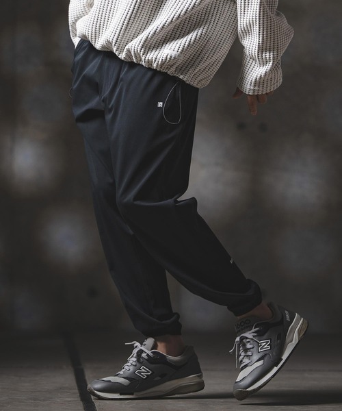GLIMCLAP（グリムクラップ）の「mp14559-Airy Smooth Fabric Relaxed Fit Joggers ジョガーパンツ(201-029-gls-cg)（その他パンツ・メンズ・ブラック/ベージュ/チャコール・L/M/S）」の19枚目の写真
