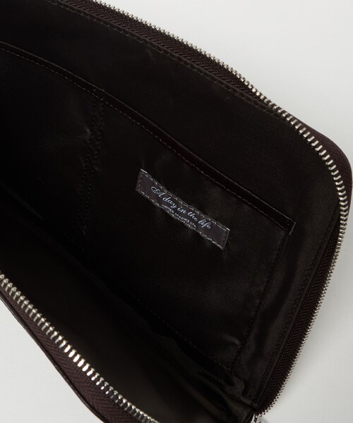 A DAY IN THE LIFE UNITED ARROWS(アデイインザライフユナイテッドアローズ)の「レザー ミニ クラッチバッグ<A DAY IN THE LIFE>(トートバッグ・メンズ・ブラック/ダークブラウン・FREE)」の8枚目の写真