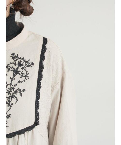 Samansa Mos2(サマンサ モスモス)の「【S/Mサイズ】切替配色刺繍ワンピース(ワンピース・レディース・モカ/ベージュ/ブラック・M/S)」の6枚目の写真