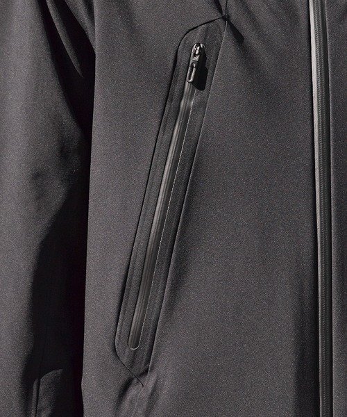 DESCENTE ALLTERRAIN（デサント　オルテライン）の「DESCENTE ALLTERRAIN/デサントオルテライン HARD SHELL JACKET "CREAS" デュアルベンチレーションシステム クレアス シェルジャケット 2026年春夏（ブルゾン・メンズ・ブラック・M/L/O）」の10枚目の写真