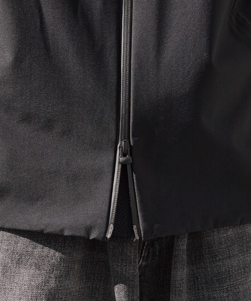 DESCENTE ALLTERRAIN（デサント　オルテライン）の「DESCENTE ALLTERRAIN/デサントオルテライン HARD SHELL JACKET "CREAS" デュアルベンチレーションシステム クレアス シェルジャケット 2026年春夏（ブルゾン・メンズ・ブラック・M/L/O）」の6枚目の写真