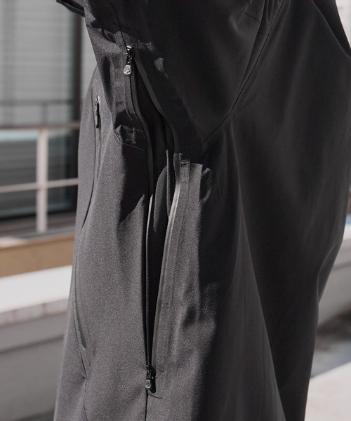 DESCENTE ALLTERRAIN（デサント　オルテライン）の「DESCENTE ALLTERRAIN/デサントオルテライン HARD SHELL JACKET "CREAS" デュアルベンチレーションシステム クレアス シェルジャケット 2026年春夏（ブルゾン・メンズ・ブラック・M/L/O）」の5枚目の写真