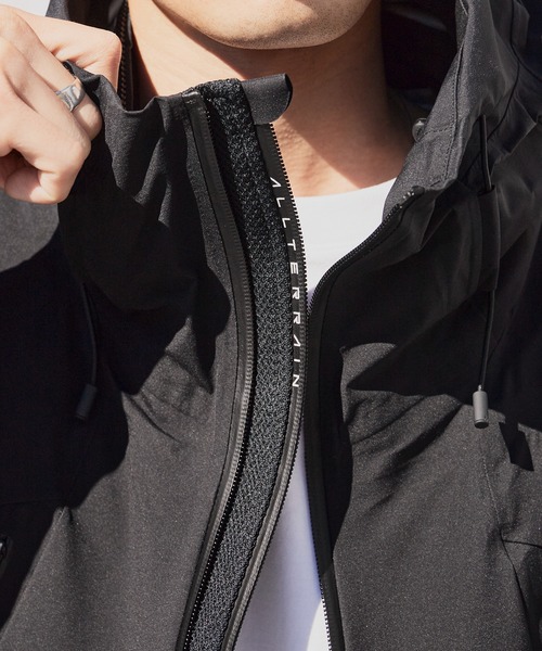 DESCENTE ALLTERRAIN（デサント　オルテライン）の「DESCENTE ALLTERRAIN/デサントオルテライン HARD SHELL JACKET "CREAS" デュアルベンチレーションシステム クレアス シェルジャケット 2026年春夏（ブルゾン・メンズ・ブラック・M/L/O）」の3枚目の写真