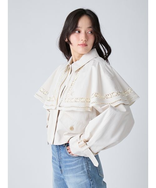 LILY BROWN（リリーブラウン）の「2wayエンブロイダリーケープコート（ピーコート・レディース・アイボリー/ネイビー/ベージュ・F）」の9枚目の写真