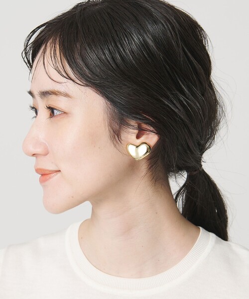 UNITED ARROWS（ユナイテッドアローズ）の「デフォームドハート イヤリング（イヤリング・レディース・ゴールド/シルバー・FREE）」の3枚目の写真