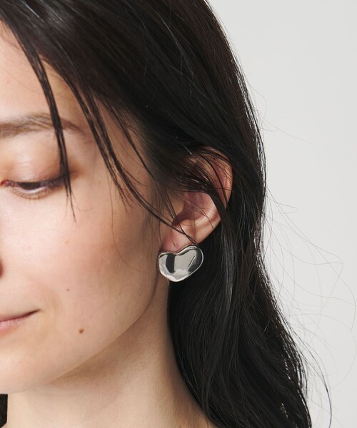 UNITED ARROWS（ユナイテッドアローズ）の「デフォームドハート イヤリング（イヤリング・レディース・ゴールド/シルバー・FREE）」の4枚目の写真