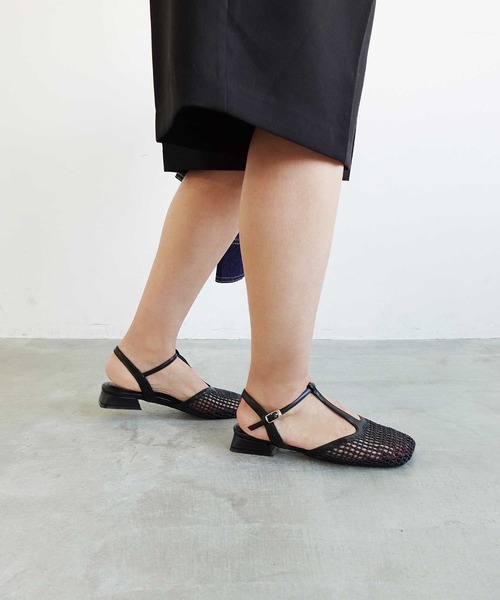 Daniella&GEMMA(ダニエラアンドジェマ)の「Tストラップメッシュサンダル(サンダル・レディース・ブラック/ベージュ・40/39/38/37/36)」の6枚目の写真