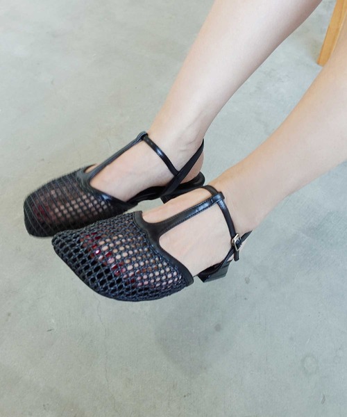 Daniella&GEMMA(ダニエラアンドジェマ)の「Tストラップメッシュサンダル(サンダル・レディース・ブラック/ベージュ・40/39/38/37/36)」の8枚目の写真