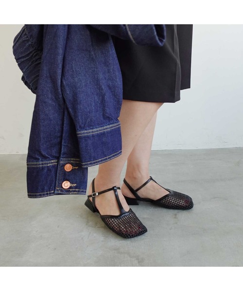 Daniella&GEMMA(ダニエラアンドジェマ)の「Tストラップメッシュサンダル(サンダル・レディース・ブラック/ベージュ・40/39/38/37/36)」の22枚目の写真