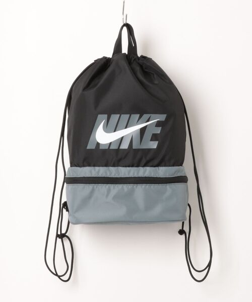 NIKE(ナイキ)の「《NIKEアパレル》SS262ルームプールバッグ(バックパック/リュック・キッズ・グレー/ブラック/レッド/グリーン/ブルー系その他/ラベンダー/ミント・フリー)」の2枚目の写真