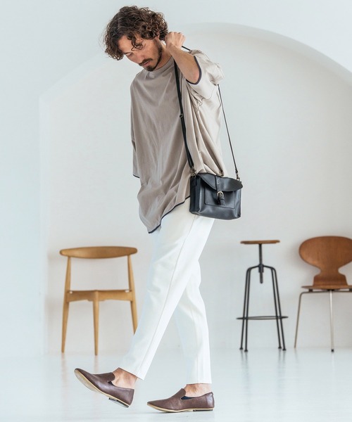 Magine(マージン)の「mko13478-Synthetic Leather Compact Flap Bag フラップバッグ(MGN-261-055)(ショルダーバッグ・メンズ・ブラック・FREE)」の6枚目の写真