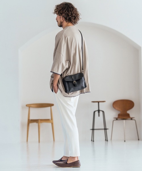 Magine(マージン)の「mko13478-Synthetic Leather Compact Flap Bag フラップバッグ(MGN-261-055)(ショルダーバッグ・メンズ・ブラック・FREE)」の7枚目の写真