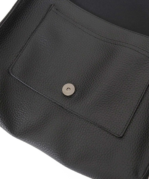 Magine(マージン)の「mko13478-Synthetic Leather Compact Flap Bag フラップバッグ(MGN-261-055)(ショルダーバッグ・メンズ・ブラック・FREE)」の17枚目の写真