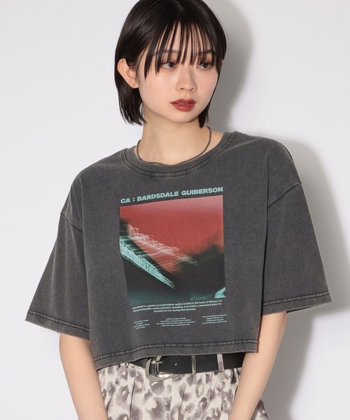 PAGEBOY（ページボーイ）の「ブラーフォトT（Tシャツ/カットソー・レディース・オフホワイト/チャコールグレー/ブルー・FREE/SMALL）」の2枚目の写真