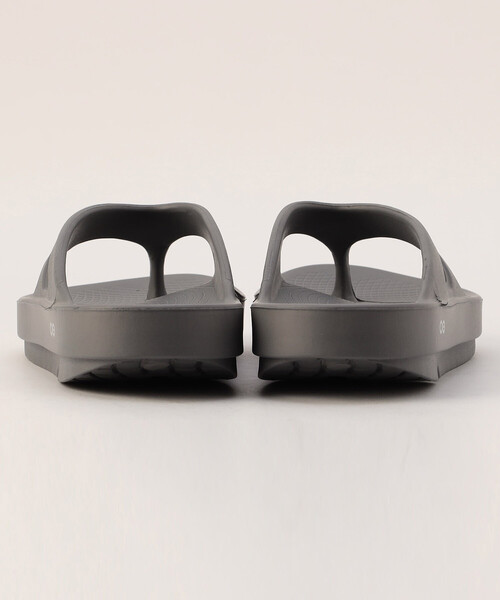 FREAK'S STORE（フリークスストア）の「OOFOS/ウーフォス Ooriginal/ウーオリジナル/トングサンダル/リカバリーサンダル[22.0cm～25.0cm展開]（サンダル・レディース・ブラック/グレー・8/7/6/5）」の22枚目の写真
