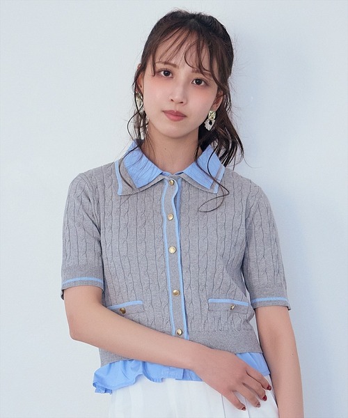 AND COUTURE(アンドクチュール)の「配色シャツ襟ペプラムニットプルオーバー(ニット/セーター・レディース・ネイビー/オフホワイト/ライトグレー/ピンク・FREE)」の1枚目の写真