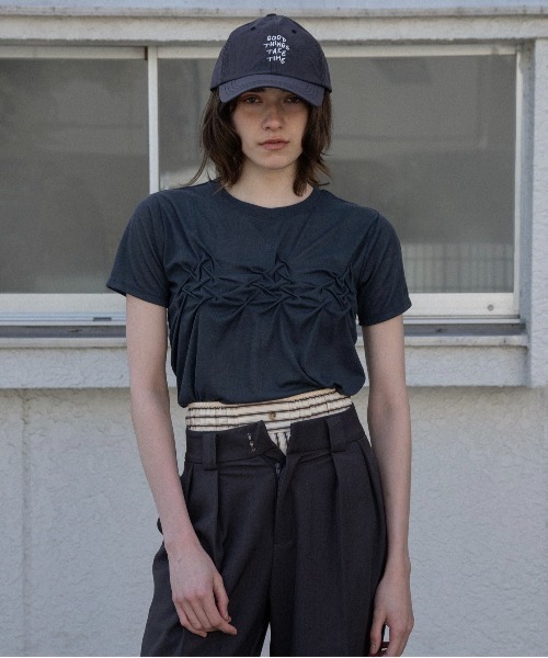 lawgy(ラウジー)の「handwritten like logo embroidery cap / ハンドリトゥンライクロゴエンブロイダリーキャップ(キャップ・レディース・グレイッシュベージュ/アイボリー/ネイビー・FREE)」の1枚目の写真
