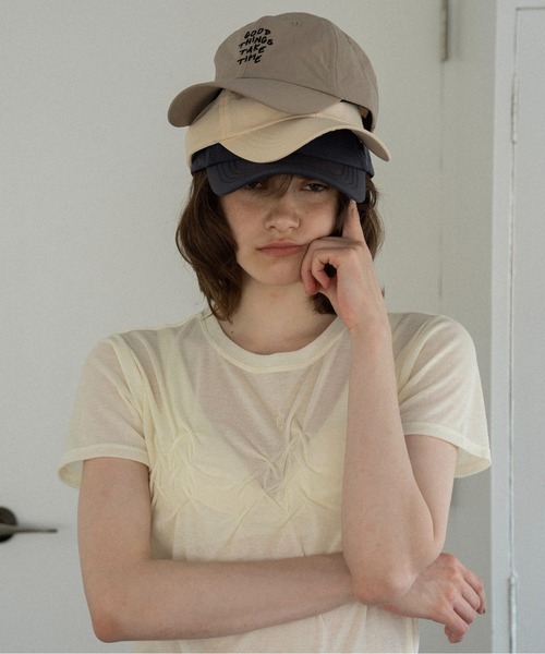 lawgy(ラウジー)の「handwritten like logo embroidery cap / ハンドリトゥンライクロゴエンブロイダリーキャップ(キャップ・レディース・グレイッシュベージュ/アイボリー/ネイビー・FREE)」の3枚目の写真