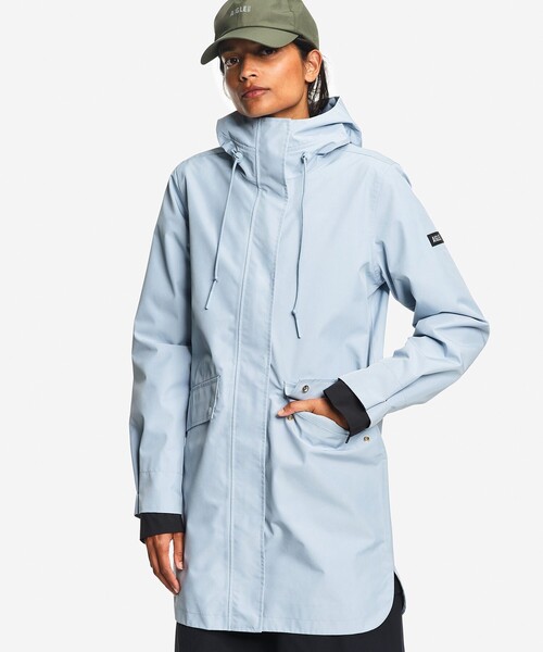 AIGLE(エーグル)の「GORE-TEX ゴアテックス 防風 防水 透湿 ロングフーデッドフィッシュテールジャケット(マウンテンパーカー・レディース・ダークネイビー/ライトブルー・38/40/36)」の2枚目の写真