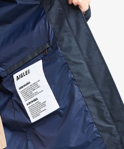 AIGLE(エーグル)の「GORE-TEX ゴアテックス 防風 防水 透湿 ロングフーデッドフィッシュテールジャケット(マウンテンパーカー・レディース・ダークネイビー/ライトブルー・38/40/36)」の8枚目の写真
