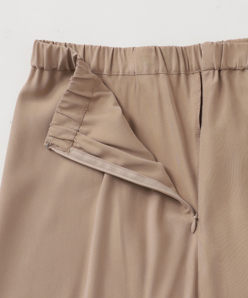 SLOBE IENA（スローブイエナ）の「《3サイズ展開/シリーズあり/追加》フィブリルマーメイドフレアスカート（スカート・レディース・ベージュ/ブラック系その他/ブラック・36/38/40）」の4枚目の写真