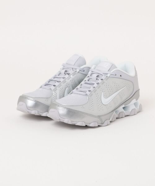 NIKE（ナイキ）の「《NIKE》ウィメンズ REAX 8 NSW SL（スニーカー・レディース・ブラック×ブラック/ホワイト×ピンク/ホワイト×シルバー/グレー系その他/ブラウン系その他・24.0cm/23.0cm/23.5cm/24.5cm/25.0cm/22.5cm）」の4枚目の写真