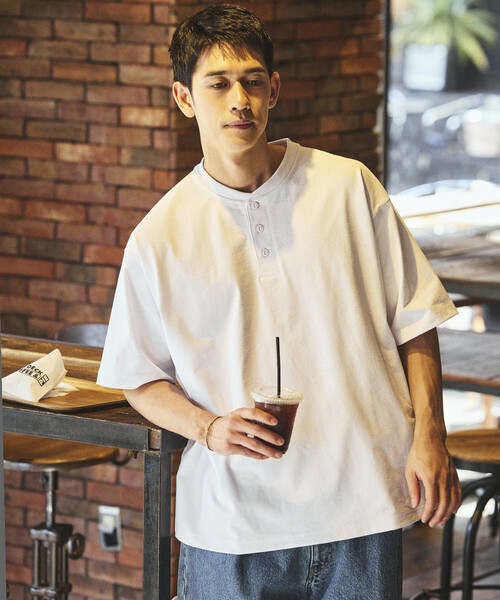 FREAK'S STORE（フリークスストア）の「AIRDRY HIGH TECH YARN 7.7オンス ビックシルエット ヘンリーネックTシャツ/エアドライ ポリエステル Tシャツ/吸水速乾/遮熱（Tシャツ/カットソー・メンズ・ホワイト/チャコールグレー/ブラック/ブラウン/グリーン/ミント・SMALL/MEDIUM/LARGE）」の15枚目の写真