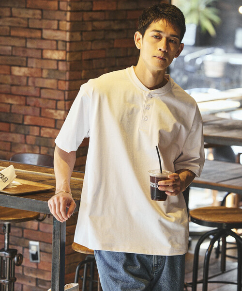 FREAK'S STORE（フリークスストア）の「AIRDRY HIGH TECH YARN 7.7オンス ビックシルエット ヘンリーネックTシャツ/エアドライ ポリエステル Tシャツ/吸水速乾/遮熱（Tシャツ/カットソー・メンズ・ホワイト/チャコールグレー/ブラック/ブラウン/グリーン/ミント・SMALL/MEDIUM/LARGE）」の16枚目の写真