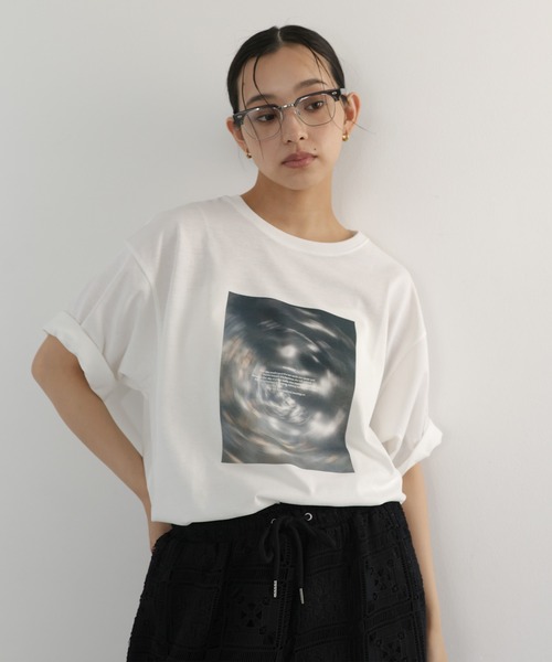 hellam(へラム)の「【接触冷感・UVカット】マーブルフォトTシャツ(Tシャツ/カットソー・レディース・ホワイト系2/ホワイト系1/ホワイト系3・FREE)」の3枚目の写真