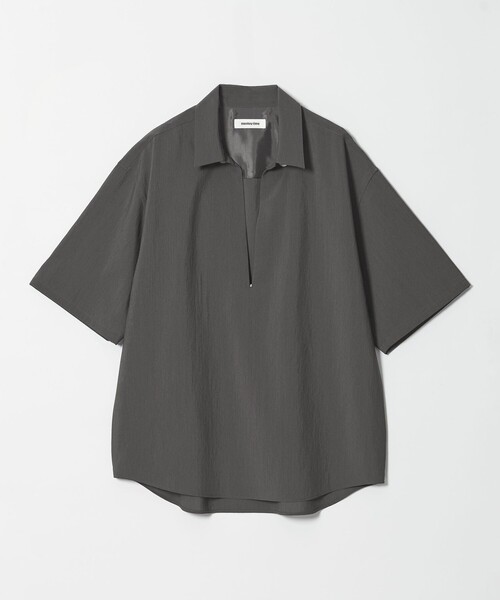 MONKEY TIME(モンキータイム)の「RENU TROシリーズ ディープ Vネック シャツ -セットアップ対応-(シャツ/ブラウス・メンズ・ブラック/ダークグレー・XL/L/M/S)」の2枚目の写真
