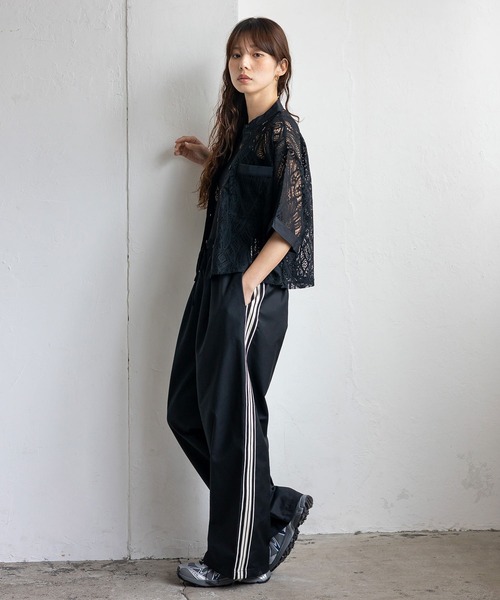 VitaFelice(ヴィータフェリーチェ)の「レースシアー半袖ルーズシャツ クロップド丈 バンドカラー 夏服(シャツ/ブラウス・レディース・ブラック/オフホワイト・FREE)」の7枚目の写真