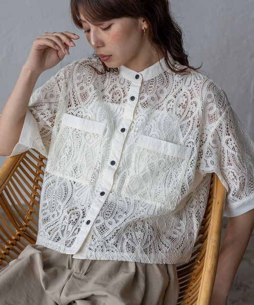 VitaFelice(ヴィータフェリーチェ)の「レースシアー半袖ルーズシャツ クロップド丈 バンドカラー 夏服(シャツ/ブラウス・レディース・ブラック/オフホワイト・FREE)」の21枚目の写真