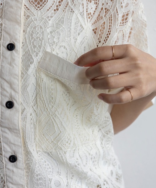 VitaFelice(ヴィータフェリーチェ)の「レースシアー半袖ルーズシャツ クロップド丈 バンドカラー 夏服(シャツ/ブラウス・レディース・ブラック/オフホワイト・FREE)」の12枚目の写真
