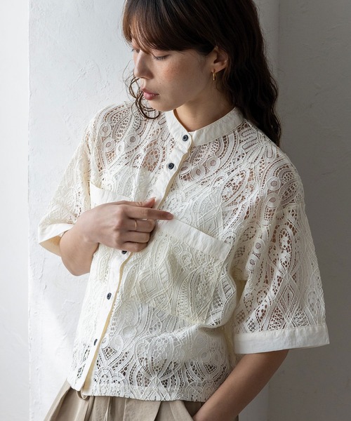 VitaFelice(ヴィータフェリーチェ)の「レースシアー半袖ルーズシャツ クロップド丈 バンドカラー 夏服(シャツ/ブラウス・レディース・ブラック/オフホワイト・FREE)」の20枚目の写真