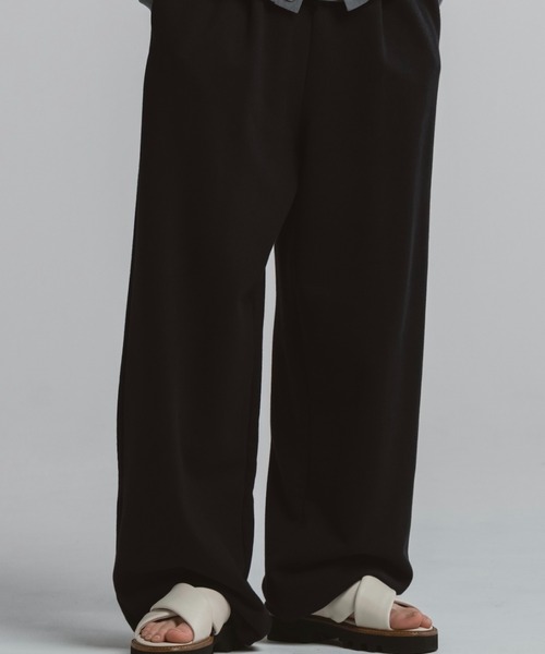 CINOH(チノ)の「HELENE HEAVY SWEAT DRAWSTRING LOUNGE PANTS(スウェットパンツ・メンズ・ブラック/ベージュ・46)」の2枚目の写真